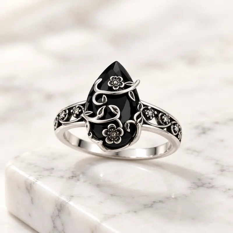 Vintage Floral Black Stone Ring – Statement Jewelry